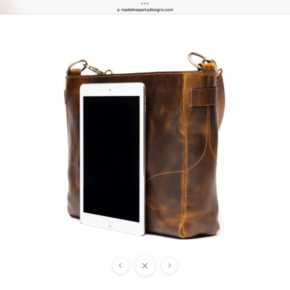 BROWN LEATHER PURSE - Picture 2 of 15